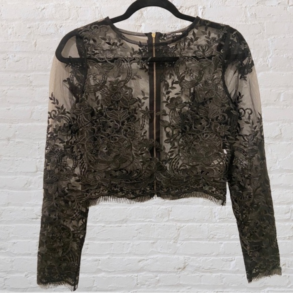 NWOT. Fashion Nova. Embrace my lace crop top. Size: SMALL